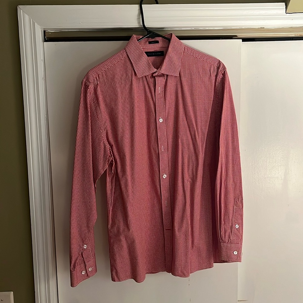 Men’s Tommy Hilfiger long sleeve button down shirt, Size Large.
